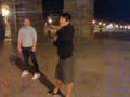 asiaticoamericano saltando en el acueducto PARTE 3