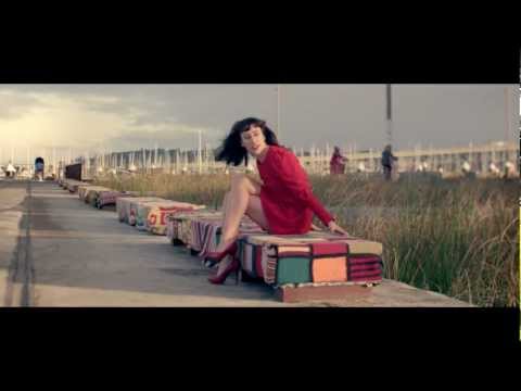 LA Mitchell - http://www.facebook.com/l.a.mitchellmusic 'Apple Heart' is an aching love song, a perfect slice of pop from L.A.Mitchell. Filmed around Auckland's Wynyard Qu...