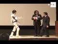 Japoneses presentan en Tokio el revolucionario traje robot