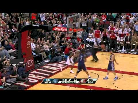 Gerald Wallace steals and dunks on Grizzlies