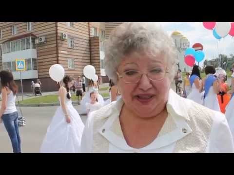 В Серове парадом прошлись невесты