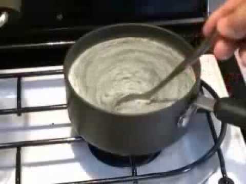 ChefRemyM - Chef Remy cocina Pasta Primavera en una salsa blanca de ajo. Los vegetarianos son las tiras de pimienta, los guisantes, las tiras de zanahoria, los champiñon...