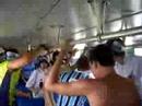 gurizada no onibus...metendu um cantoriu...e u vinhu sempre presente neh....bebendo vinhu..e o mundial eh o mew caminhooooo!!!