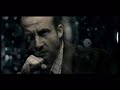 Original Video: Belki bir gün özlersin - Emre Aydın Director: Gürcan Keltek lyrics: Es geht kein Weg zurück ... Weißt du noch, wie's war ? Kinderzeit... wunderbar... Die Welt ist bunt und schön. Bis du irgendwann begreifst, Dass nicht jeder Abschied heißt, Es gibt auch ein Wiedersehen Immer vorwärts, Schritt um Schritt ... Es geht kein Weg zurück! Und Was jetzt ist, wird nie mehr ungeschehen. Die Zeit läuft uns davon, Was getan ist, ist getan. Was jetzt ist, wird nie mehr so geschehen. Es geht kein Weg zurück (2x) Ein Wort zuviel im Zorn gesagt, 'N Schritt zu weit nach vorn gewagt. Schon ist es vorbei. Was auch immer jetzt getan, Was ich gesagt hab´, ist gesagt, Und was wie ewig schien ist schon Vergangenheit. Immer vorwärts, Schritt um Schritt ... Es geht kein Weg zurück! Und Was jetzt ist, wird nie mehr ungeschehen. Die Zeit läuft uns davon, Was getan ist, ist getan. Was jetzt ist, wird nie mehr so geschehen. Ach, und könnt' ich doch nur ein einz'ges Mal Die Uhren rückwärts drehen, Denn wieviel von dem, was ich heute weiß, Hätt' ich lieber nie gesehen. Es geht kein Weg zurück (3x) Dein Leben dreht sich nur im Kreis, So voll von weggeworfener Zeit, und Deine Träume schiebst Du endlos vor Dir her. Du willst noch leben irgendwann, Doch wenn nicht heute, wann denn dann...? Denn irgendwann ist auch ein Traum zu lange her. Immer vorwärts, Schritt um Schritt ... Es geht kein Weg zurück! Und Was jetzt ist, wird nie mehr ungeschehen. Die Zeit läuft uns davon, Was getan ist, ist <b>...</b>