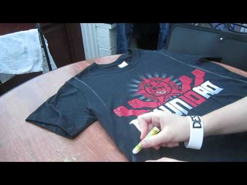 how to cut off sleeves of a t shirt