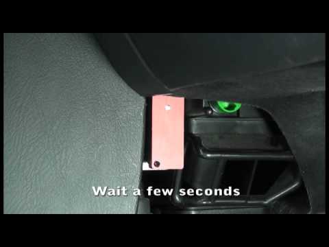 how to change mg zr key battery