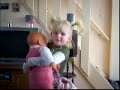 Xanne dansend op Kusjesdag van K3