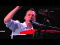 Phil Aud sings 