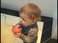 videos de Nini and her tasty treat
