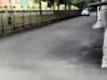 le papy de regis gare sa voiture