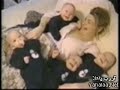 أحلى توائم .. يضحكون ويا بعض .. ههههه.. كيوت