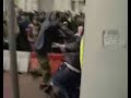 Politie slaat antifascisten in elkaar