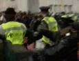 Politie slaat antifascisten in elkaar