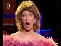 felicity lott interpr�te un extrait de � la grande-duchesse de g�rolstein � (j'aime les militaires) de jacques offenbach lors des victoires de la musique classique (2005).