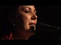 o grupo interpreta mais uma de suas divers�es para o hit de zeca baleiro.