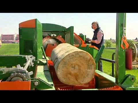 540 - Holz mit einem Durchmesser von bis zu 55 cm ist für den neuen Spaltfix kein Problem. Auch seine Bedienung geht mittels serienmäßiger Zweihand-Joystick-Steuer...