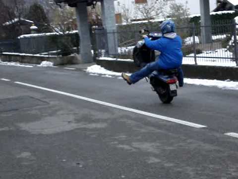 gambe aperte