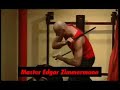 Master Edgar Zimmermann is performing an Ezcrima-demonstration at IWKA wingtjun-HQ in Amsterdam/ NL (14-09-2003).