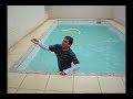 Roninho na piscina