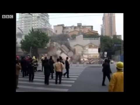 A huge hole has swallowed an entire building complex in China's southern Guangdong province (Video)