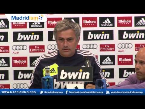 mourinho - Rueda de prensa de Mourinho completa antes del partido de liga contra el Málaga en el estadio Santiago Bernabéu. Mas información en http://www.madridismo.org.
