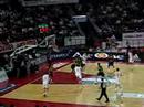 27a giornataCampionato di Serie ALottomatica Virtus Roma 86-69 Legea ScafatiNel filmato:Si distingue Erazem Lorbek, in un bel movimento sottolineato dalle urla di chi stava sopra di me (quella voce, tengo a precisarlo, non è mia!). Per il resto, c'è spesso lunetta.