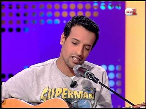 الفنان باري يؤدي أغنية على بلاطو برنامج