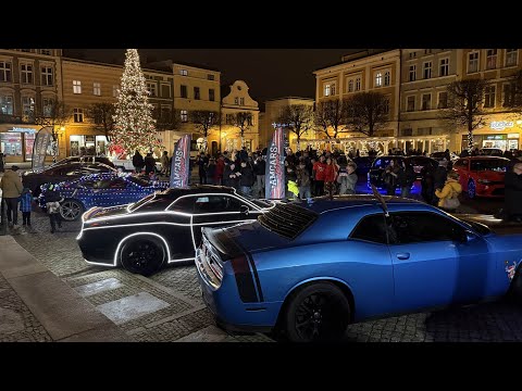 Świąteczny Zlot Amerykańskich Samochodów na Rynku w... :: reporter: Arek Wojciechowski