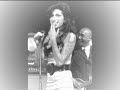 Amy Winehouse – I Saw Mommy Kissing Santa Claus