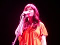mandy moore singing umbrella @ kelly clarkson concert