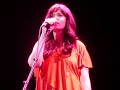 mandy moore singing umbrella @ kelly clarkson concert