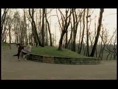 Skoda ESP-Werbung :: Skoda zeigt anhand von zwei Joggern wie wichtig das Sicherheitssystem ESP sein kann. Skoda ESP-Werbung - Skoda zeigt anhand von zwei Joggern wie wichtig das Sicherheitssystem ESP sein kann.