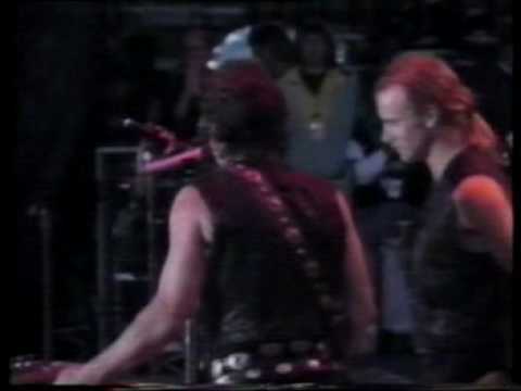 Chimes Of Freedom - Great version of this beauthiful (Chimes Of Freedom) song played by Boss, Sting, Tracy Chapman, Peter Gabriel and Youssou N´Dour. Amnesty International 1988 ...