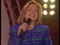 jacqueline boyer - mitsou 2000 
original von 1963 

es war am fudjijama 
im kirschenparadies,
er war aus yokohama 
und fand sie einfach s�ss.

mitsou, mitsou, mitsou,
mein ganzes gl�ck bist du.
den kimono tr�gt keine
so schick wie du alleine.

mitsou, mitsou, mitsou,
was sagst denn du dazu
ich weiss was f�r uns beide,
das w�r so sch�n mitsou.

heute abend ist laternenfest
wo sich manches gut bereden l�sst.
wenn der mond scheint in der lotoszeit,
ist die liebe nicht mehr weit.

mitsou, mitsou, mitsou,
mein ganzes gl�ck bist du.
laternen in den b�umen,
die laden ein zum tr�umen.

mitsou, mitsou, mitsou,
was sagst denn du dazu
wir wollen nichts vers�umen,
vom grossen gl�ck, mitsou.

heute abend ist laternenfest
wo sich manches gut bereden l�sst.
wenn der mond scheint in der lotoszeit,
ist die liebe nicht mehr weit.

es war am fudjijama 
zur kirschenbl�tenzeit,
da n�hte sie aus seide 
ein wei�es hochzeitskleid.