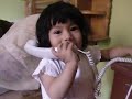 mi sobrina hermosa es una niña muy imperactiva ,aqui hablando por el telefono y es muy gracioso la manera q responde .