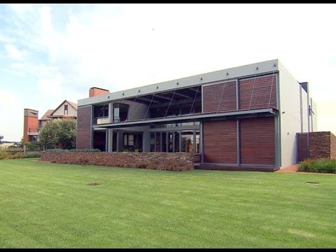 Opposites attract in this week's Top Billing location home