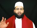parmi les plus grands miracles qui ont �t� accord�s � notre proph�te.  cest : al_isra et al_mi^raj.  al_isra signifie le voyage nocturne de la mecque jusqu� la mosqu�e al-aqsa.  al_mi^raj signifie lascension vers les cieux pour lui montrer les merveilles du monde ci-haut.  tous deux, lisra et le mi^raj ont eu lieu durant la m�me nuit et le proph�te fut de retour avant que la nuit ne se termine.  les compagnons se sont renseign�s au proph�te sur le d�roulement de al_isra.  il a alors expliqu� quapr�s quil ait fini de guider une pri�re obligatoire de nuit � la mecque, lange gabriel est venu � sa rencontre et lui a demand� denfourcher une monture blanche.  c�tait une des montures du paradis appel�e al_bouraq; elle est plus grande que l�ne mais plus petite que le mulet.  une fois que mouhammad et jibril lont mont�, al_bouraq a pris son envol et le voyage a commenc�.  cette monture �tait tellement rapide, quelle posait ses sabots � lextr�me limite de son regard.  le proph�te expliqua quils se sont arr�t�s � diff�rents endroits et quil accomplissait une pri�re � chaque station.  ces arr�ts �taient � la m�dine, (al-madina), le mont sina� (tourou sayna) et bethl�hem baytou-lahm.  ils se sont finalement arr�t�s � la mosqu�e al-aqsa.  tous les proph�tes de dieu �taient r�unis dans cette mosqu�e, depuis adam jusqu� j�sus.  dieu les a tous r�unis pour le proph�te mouhammad qui les a guid�s dans une pri�re.