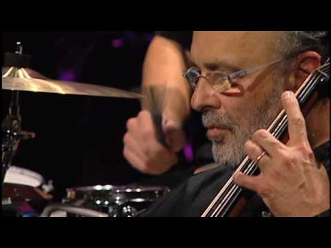 portalsescsp - O violoncelista, compositor, arranjador e produtor traz uma visão panorâmica do samba; desde suas raízes até os dias de hoje, tocando composições de Noel Ros...