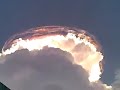 インドネシアで太陽を覆ってしまうほどの大きいレンズ状の雲のサムネイル3