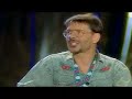 ard-sendung vom 16.07.08,  22:45 uhr

allein auf der b�hne, ein mann und seine gitarre - so kennt man reinhard mey, liedermacher, troubadour. mey f�hrt im film an orte, die meilensteine in seinem leben und seiner laufbahn waren: der pariser chansontempel 'bobino', aber auch die schule, wo er als teenager in der turnhalle auftrat. oder auf burg waldeck, wo er zur zeit der 68er studentenunruhen beim chansonfestival sang. in gespr�chen mit seinen kindern, kollegen und freunden, dem franz�sischen autor, s�nger und komponisten georges moustaki, aber auch mit g�tz alsmann, klaus hoffmann, anna loos, jan josef liefers und claudia roth entstand ein facettenreiches bild des s�ngers, komponisten und poeten reinhard mey