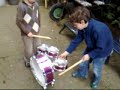 Jan en Dirk slopen drumstel