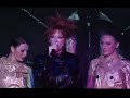 depuis 20 ans, kryst�ne lee vit dans un univers artistique. maquilleuse professionnelle pour le spectacle et la t�l�, elle s'est aussi passionn�e et a �volu�...