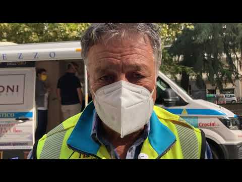 Il dottor Marco Feri - Misericordia Arezzo al camper vaccinale in piazza Giotto