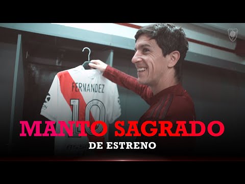 Los jugadores de River se prueban su nueva camiseta 