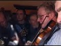 the reknowned bluegrass artist plays a superb rendition of 