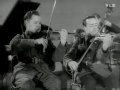 1940-luvun lopun suosituin suomalainen iskelm�laulaja laulaa asemiesillassa vuonna 1942. henry theel kertoo my�s lapsuutensa helsingist� ja uransa alkuvaiheista.