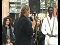 partito il 29 agosto da ercolano, si conclude a genova i porti del mediterraneo, il viaggio letterario di giudizio universale e adriatica  la barca dei velisti per caso  che ha portato noti scrittori a toccare i porti di sicilia, malta, grecia, tunisia, marocco, spagna, francia e italia, per recensire le identit�, le bellezze e le oscurit� del mediterraneo.
gioved� 2 ottobre adriatica, dopo oltre 3 mila miglia, � arrivata al porto antico  calata marinetta. insieme allequipaggio c'erano gli scrittori simone perotti e chiara zocchi. era stata annunciata anche la presenza di patrizio roversi, che per� non c'era: arriver� a genova venerd� 3 ottobre, e non in barca.
ad accogliere l'equipaggio la banda di piazza caricamento, sotto la direzione artistica di david ferrari (echo art).
[di francesca baroncelli]