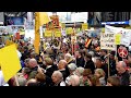 (1/3) Montagsdemonstration: "Stille Nacht, heilige Nacht" 1. Strophe