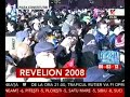 Petrecerea din faţa Palatului Parlamentului din Bucureşti a culminat cu focurile de artificii de la miezul nopţii. La miezul nopţii, preşedintele Traian Băsescu s-a aflat în Piaţa Constituţiei la petrecerea organizată de Primăria Capitalei.