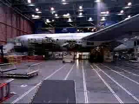 fabricante de aviones - espectacular video que resume en camara rapida como se construye un moderno boeing 777 en 4 minutos... impresionante.